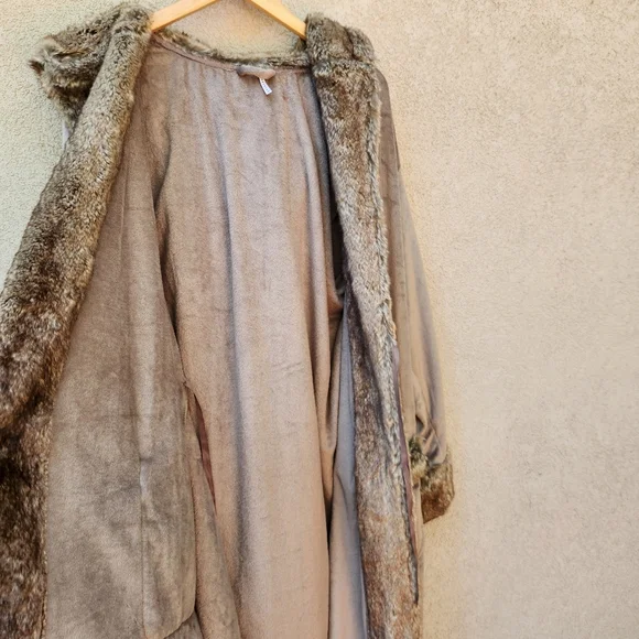 POTTERY BARN Intimates & Sleepwear Women's Robe Large Faux Fur Hood No Belt - Picture 10 of 16